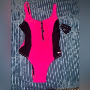 NWT L Tommy Hilfiger Black and Pink One Piece Bathing Suit 👙 🩱 w/ Zipper